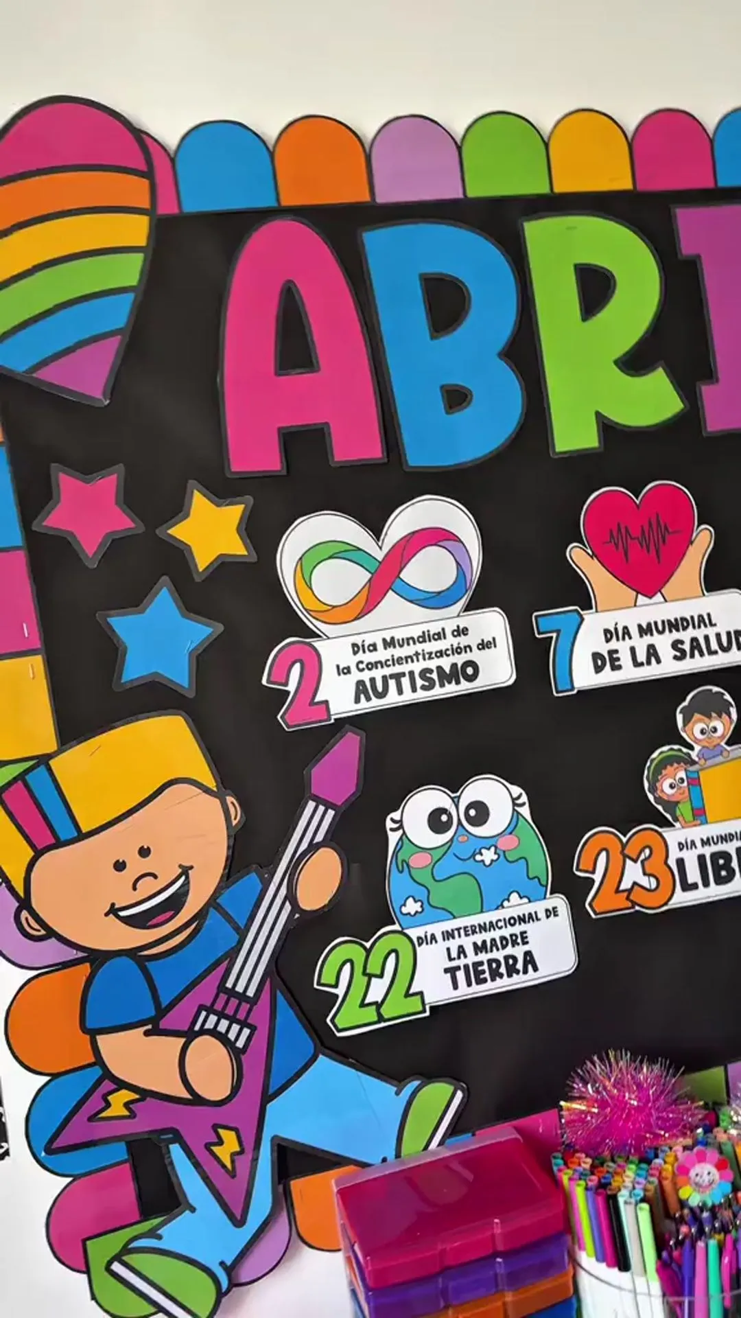 Mockup de murales creativos para decorar el salón de clases